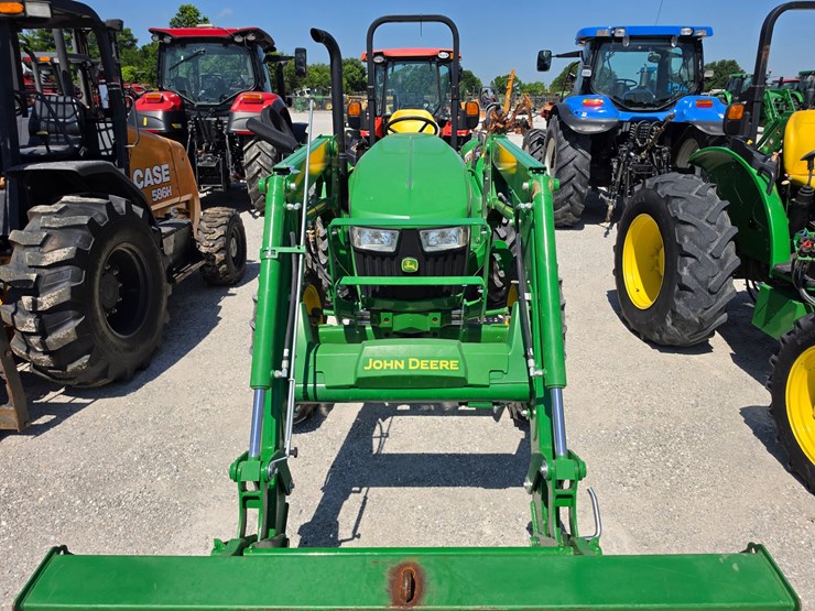2022-john-deere-5045e-image-4