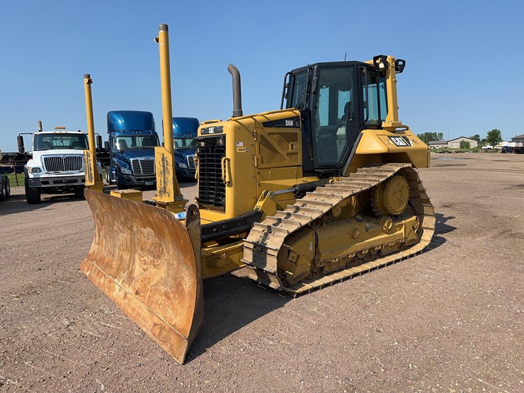 2015-caterpillar-d6n-xl-image-1