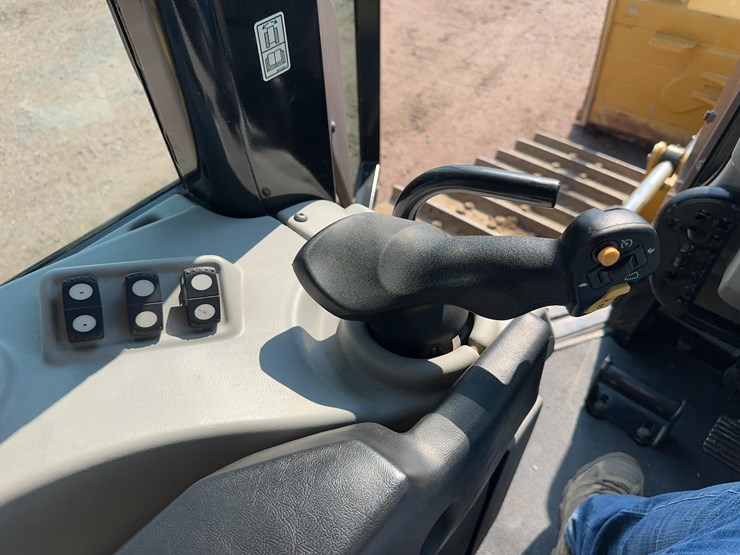 2015-caterpillar-d6n-xl-image-29