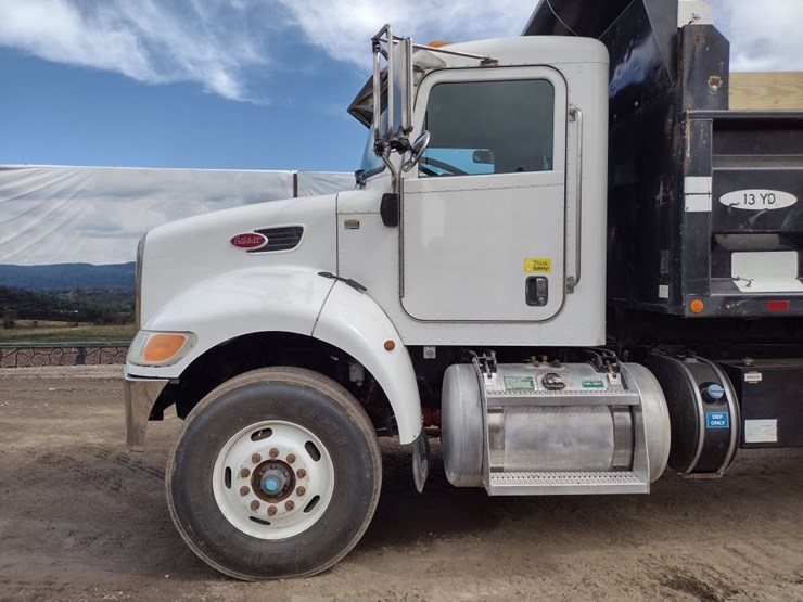 peterbilt-348-image-18