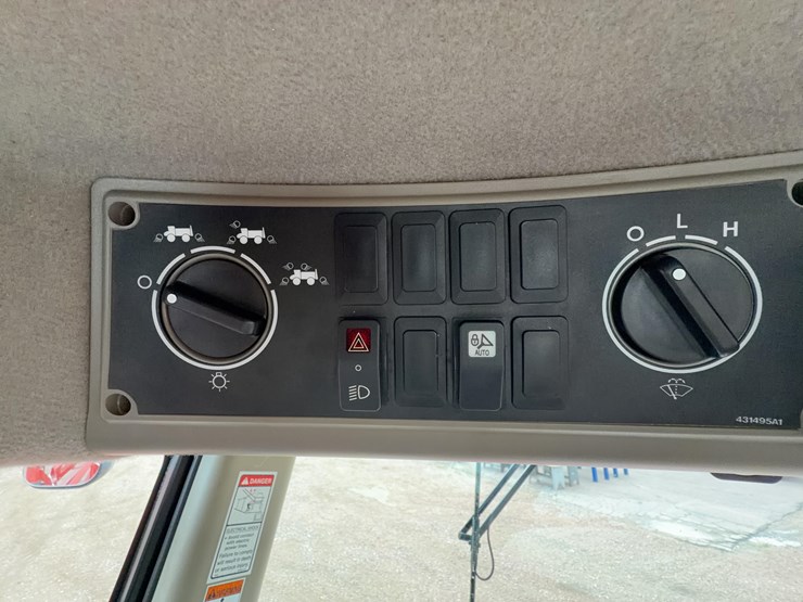 2009-case-ih-4420-self-propelled-sprayer-image-54