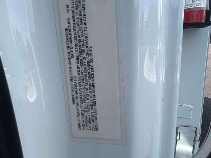 2019-freightliner-m2-106-image-42