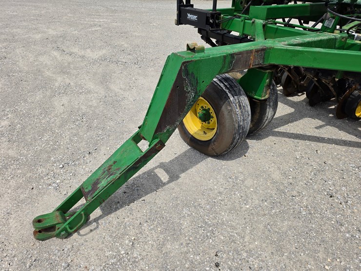 1992-john-deere-750-image-2