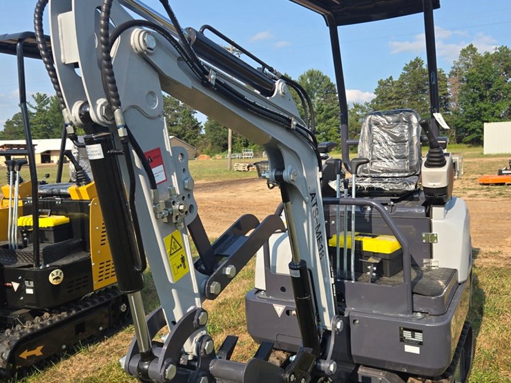 #8803-•-ats-me18-mini-excavator-image-8
