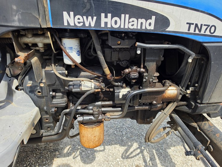 2002-new-holland-tn70-image-4