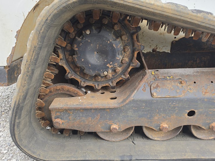 2022-bobcat-t550-image-41
