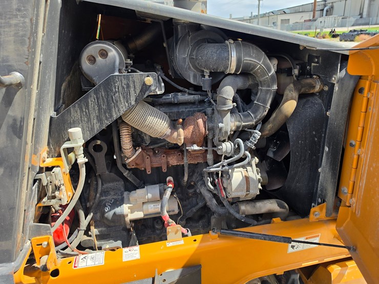 2019-case-588h-image-12