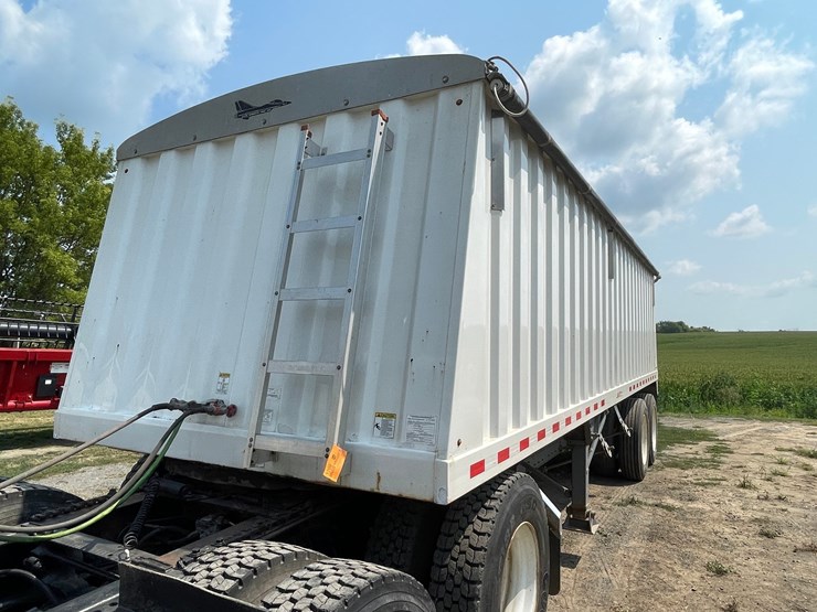 #1260-•-2013-jet-co-tandem-axle-26'-grain-trailer-(has-wi-title)-image-2