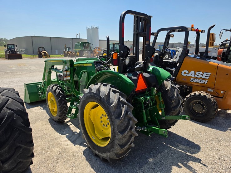 2022-john-deere-5045e-image-15
