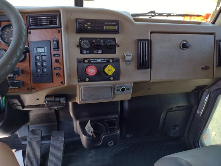 peterbilt-340-image-12