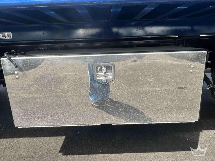 2018-freightliner-m2-106-image-20