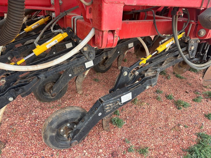 2011-bourgault-3310-75-image-9