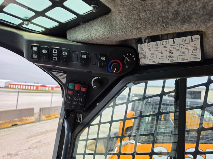 2018-deere-333g-image-11