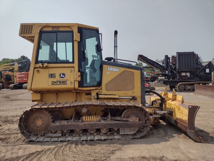 deere-550h-lt-image-3