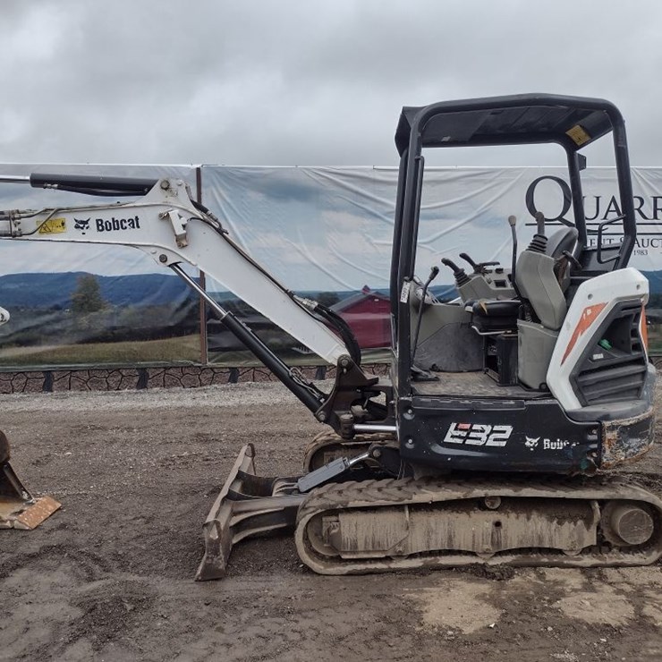 BOBCAT E32i