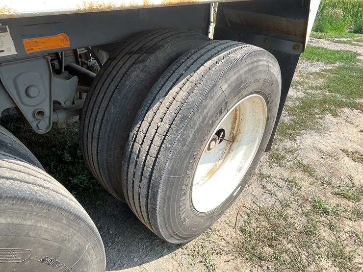 #1260-•-2013-jet-co-tandem-axle-26'-grain-trailer-(has-wi-title)-image-29