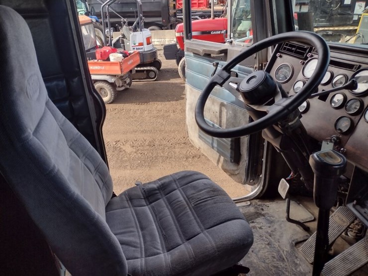 1995-peterbilt-378-image-18