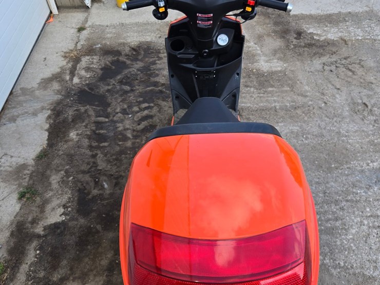 #8512-•-viper-150-moped-image-4