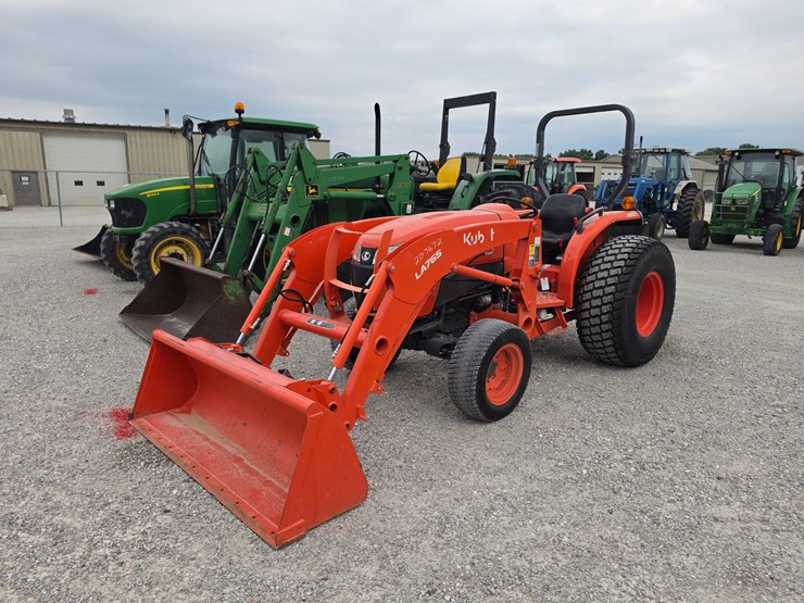 2021-kubota-l4701-image-1