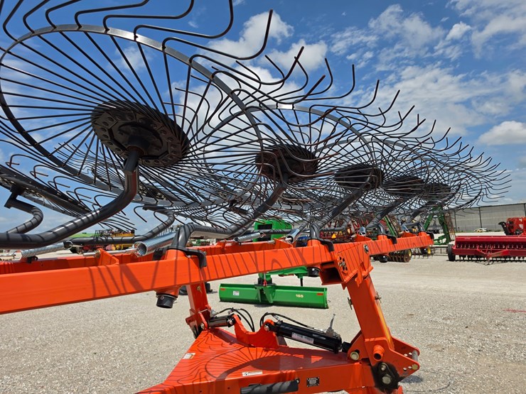 2023-kubota-ra210cr-image-4