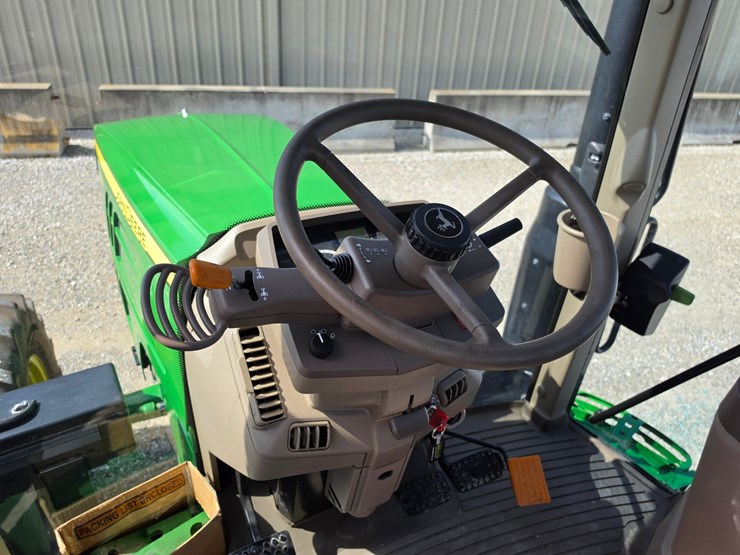 2019-john-deere-6110m-image-9