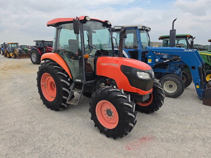 2017-kubota-m7060-image-40