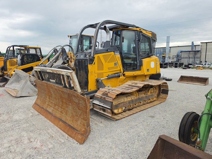 2019-deere-700k-lgp-image-1
