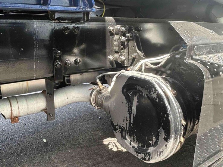 2018-freightliner-m2-106-image-21