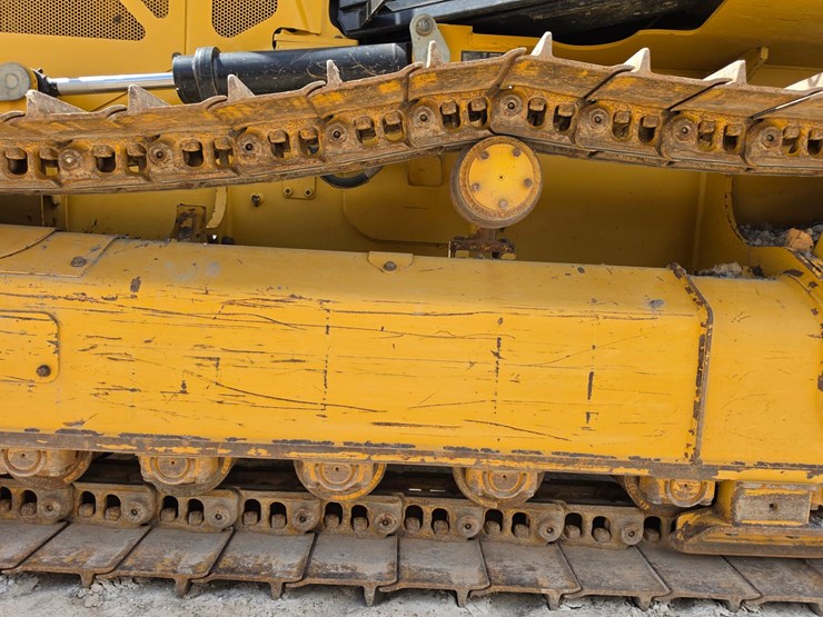 2021-caterpillar-d1-image-16