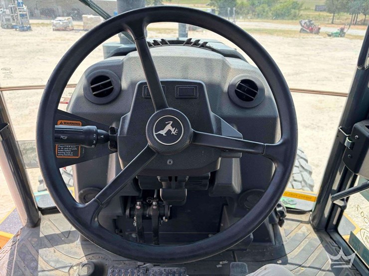 2020-deere-310l-image-11