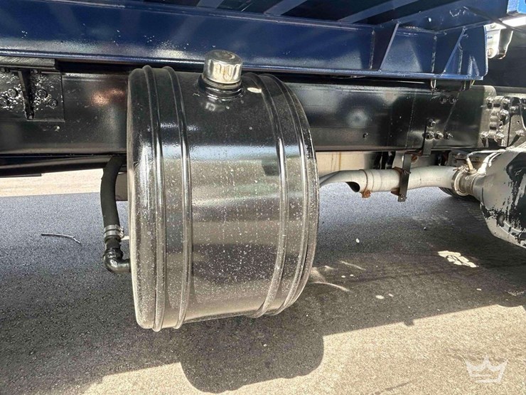 2018-freightliner-m2-106-image-19