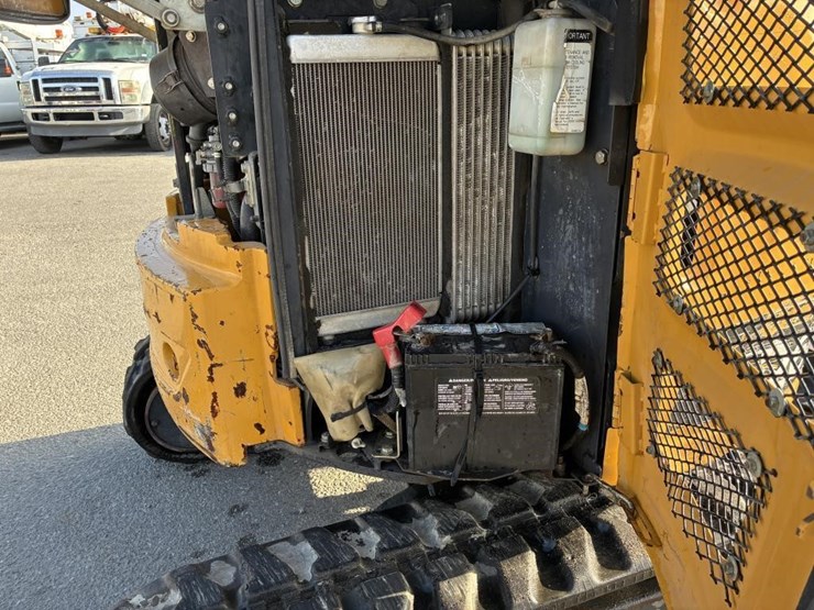 2017-deere-26g-image-19