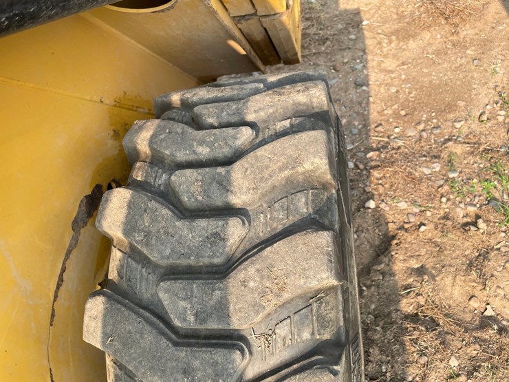 caterpillar-242d-image-57