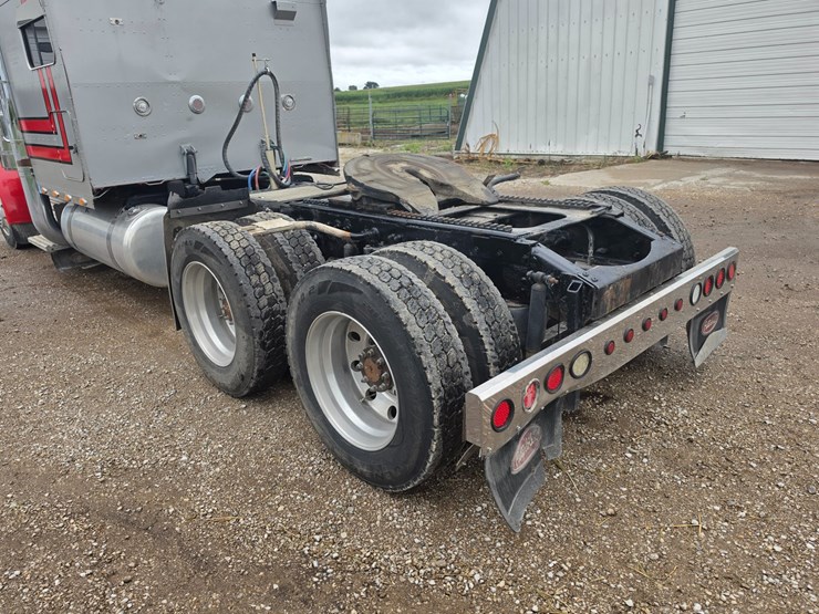 2006-peterbilt-379-image-35