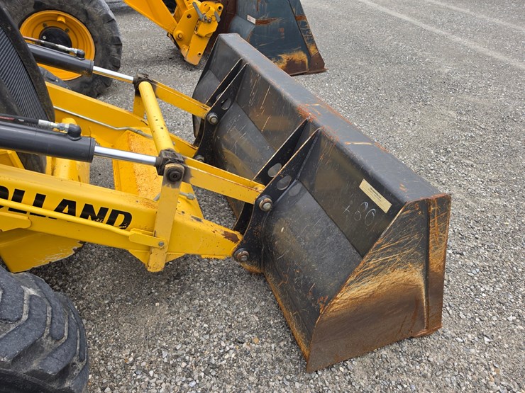 2022-new-holland-b95c-image-5