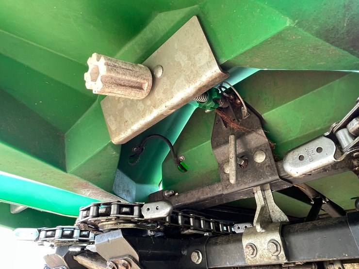 #1251-•-2020-drago-gt-flagship-8-row-corn-head-(case-ih-flagship-mounts)-image-22