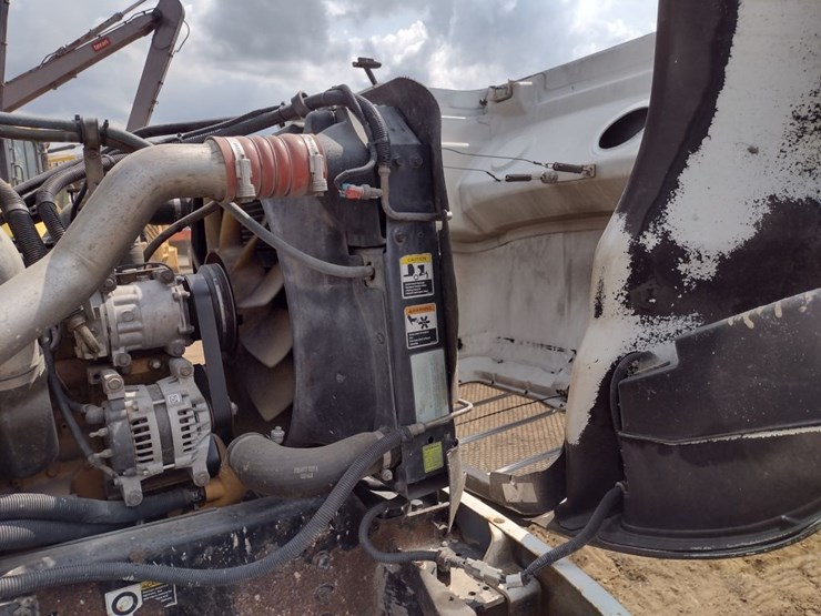 peterbilt-335-image-48