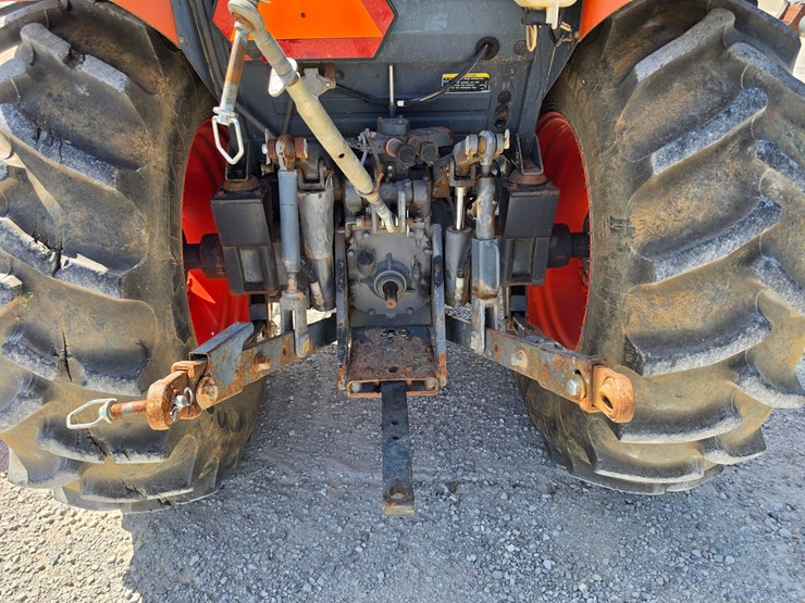 2015-kubota-m7060-image-29