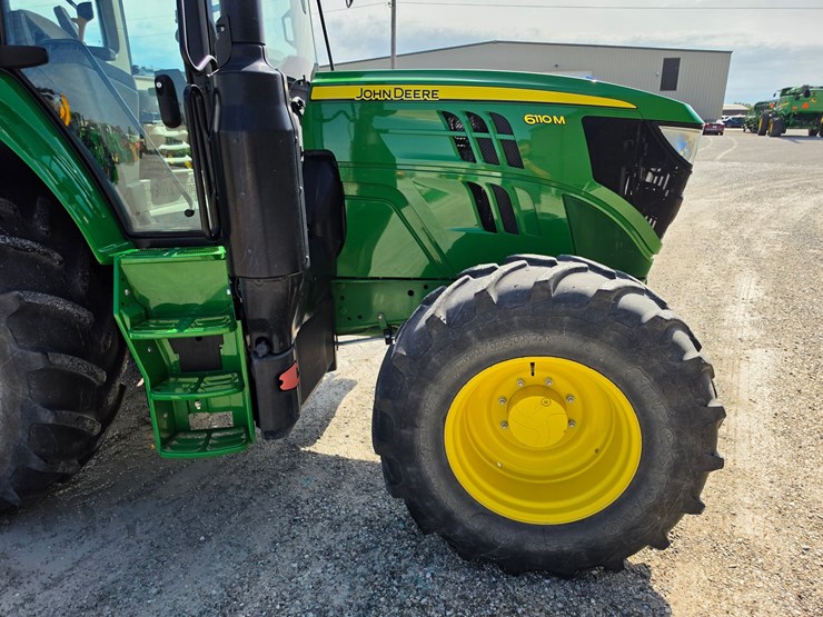 2019-john-deere-6110m-image-17