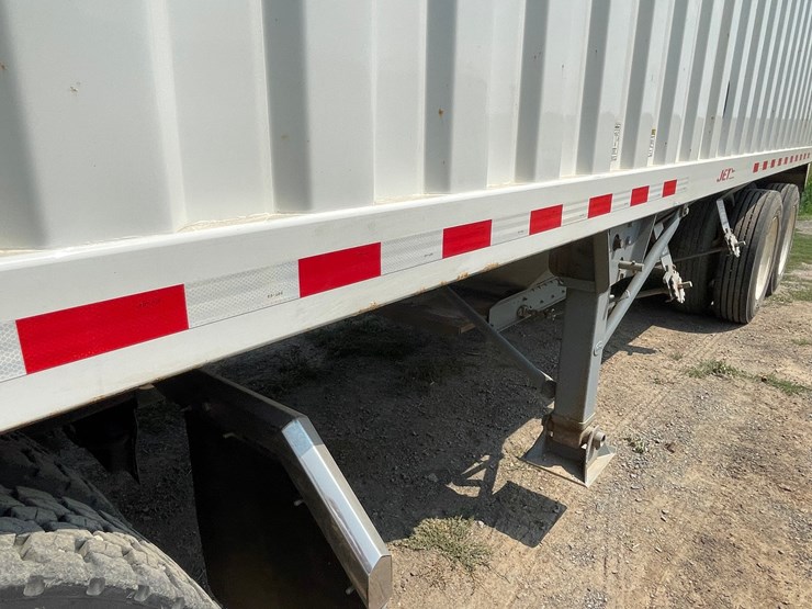 #1260-•-2013-jet-co-tandem-axle-26'-grain-trailer-(has-wi-title)-image-8