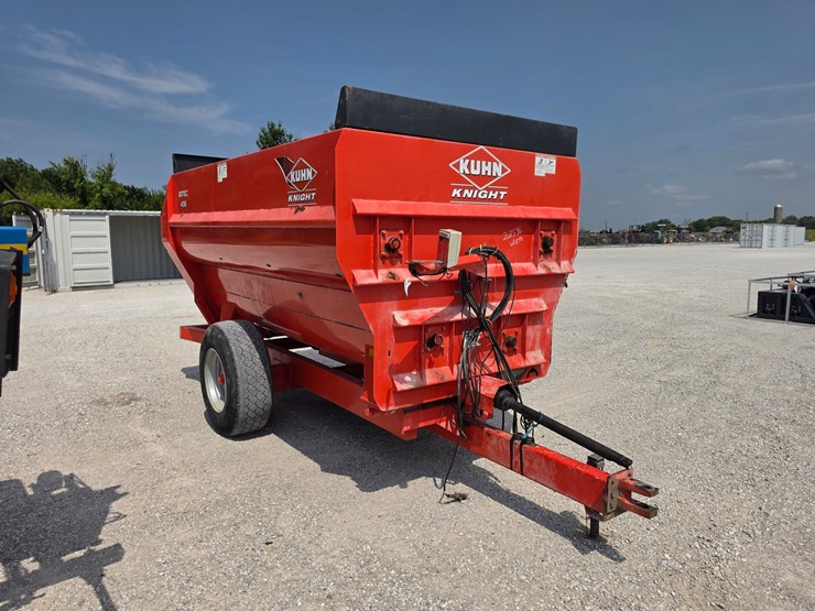 2013-kuhn-knight-4136-image-1