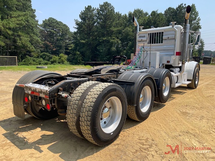 2008-peterbilt-367-image-3