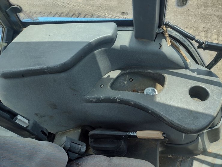 new-holland-ts100-image-9