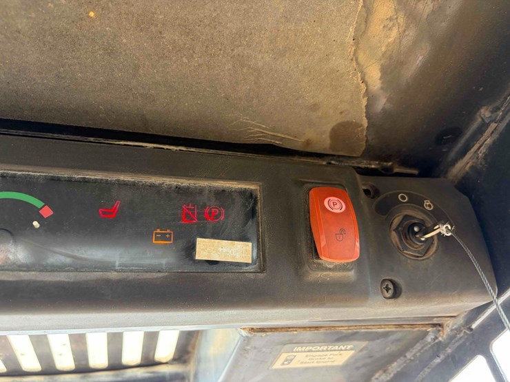 john-deere-325-image-13