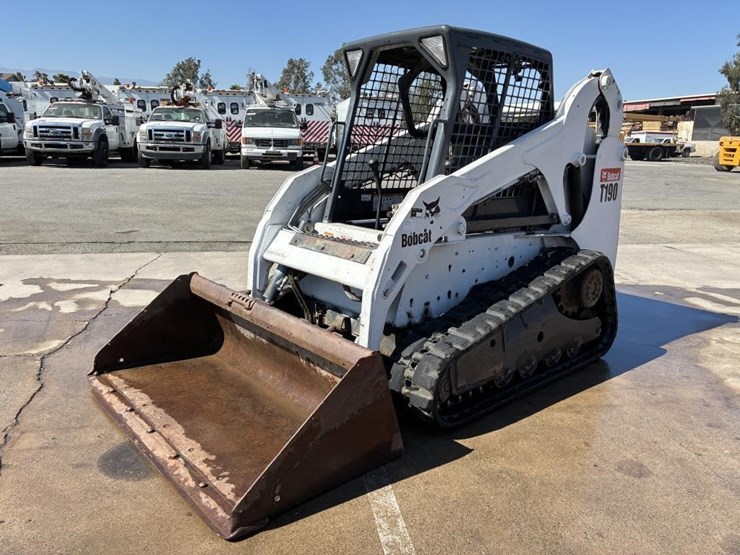 2011-bobcat-t190-image-1