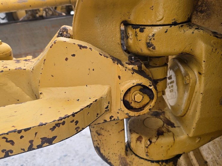 2007-caterpillar-12h-image-36