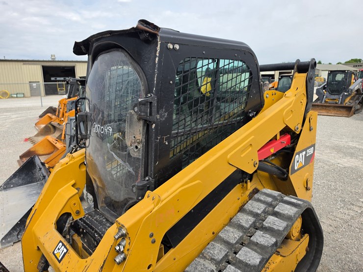 2016-caterpillar-259d-image-13