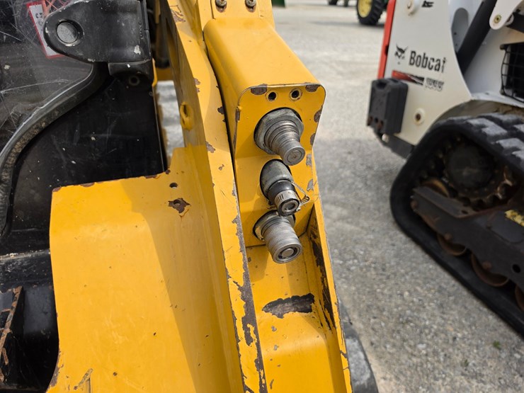 2016-caterpillar-259d-image-6