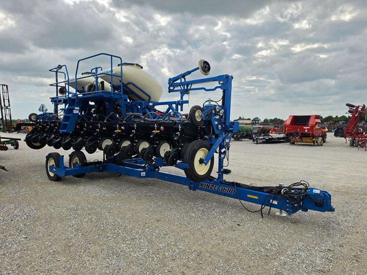 2013-kinze-3600-image-17