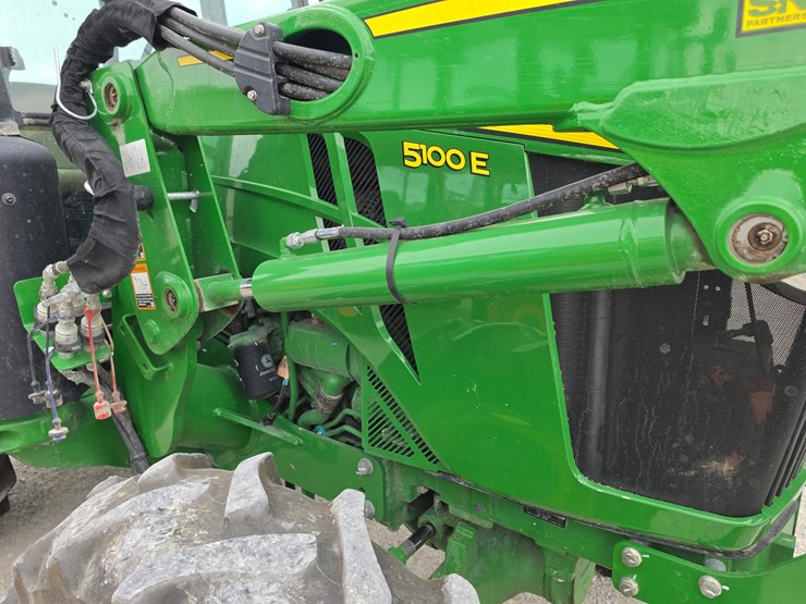 2023-john-deere-5100e-image-23